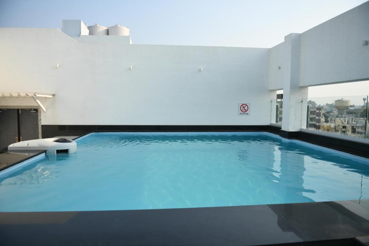 Hotel Blueivy Ānand Exterior foto
