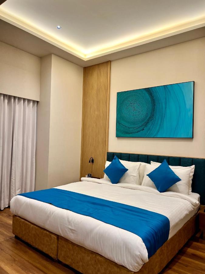 Hotel Blueivy Ānand Exterior foto