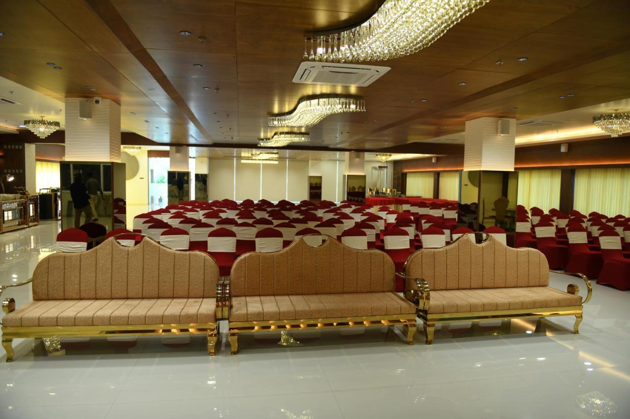 Hotel Blueivy Ānand Exterior foto