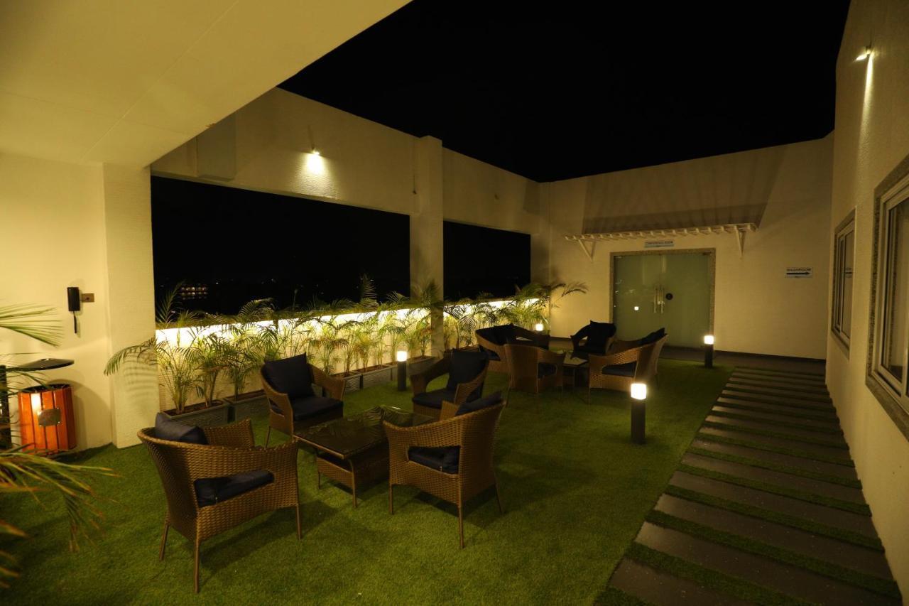 Hotel Blueivy Ānand Exterior foto